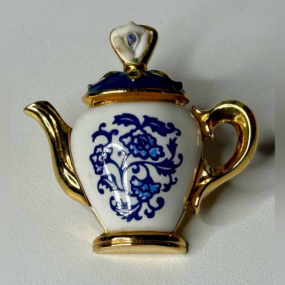 Vintage Avon “Tea Time” Porcelain Teapot Pin